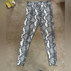 Lularoe leggings like new one size snakeskin design